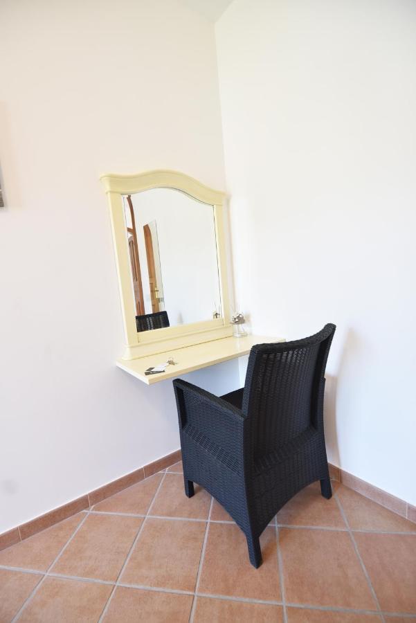 Chez Luke Apartments In อาเจโรลา ภายนอก รูปภาพ